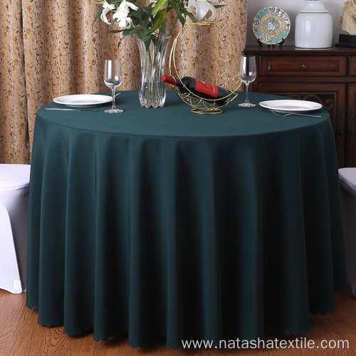 Restaurant hotel banquet round table round white tablecloth